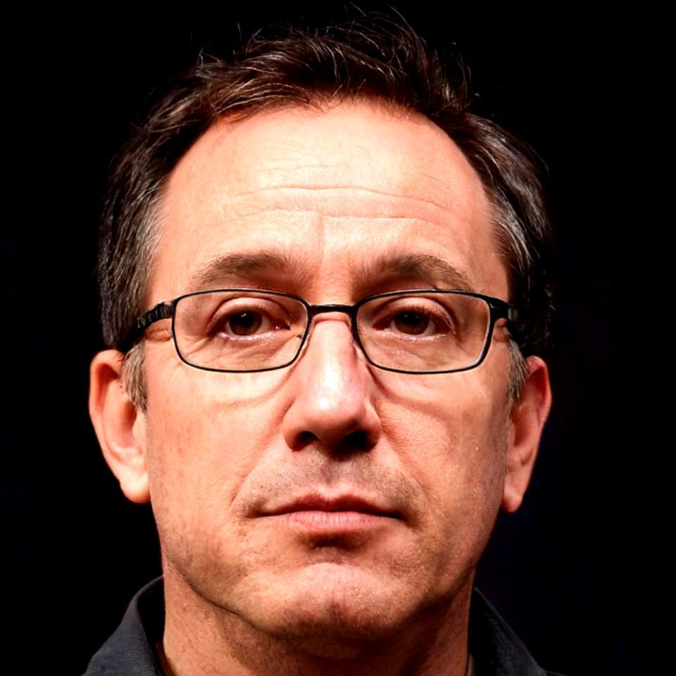 Carlos Mendoza - Analista Senior
